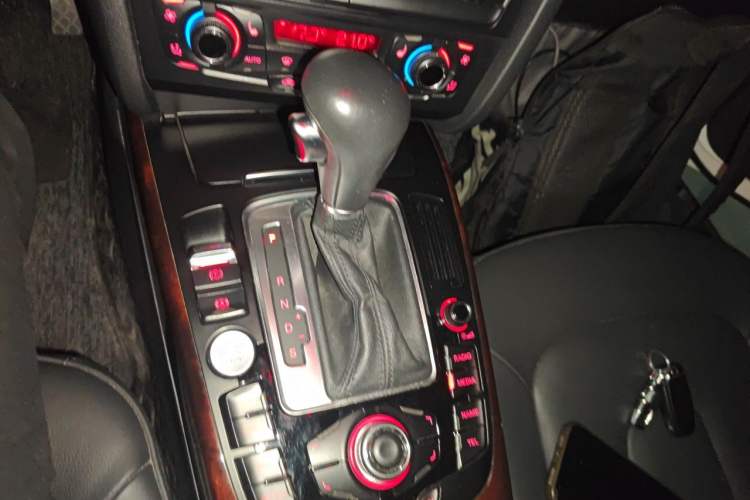 Used Audi A4L 2012 2.0 TFSI Automatic Technology Model Gear Lever
