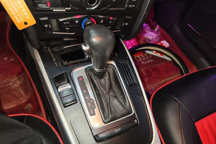 Used Audi A4L 2012 2.0 TFSI automatic standard version Gear Lever