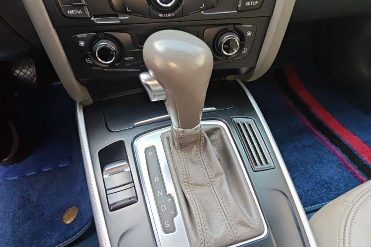 Used Audi A4L 2012 2.0 TFSI automatic standard version Gear Lever