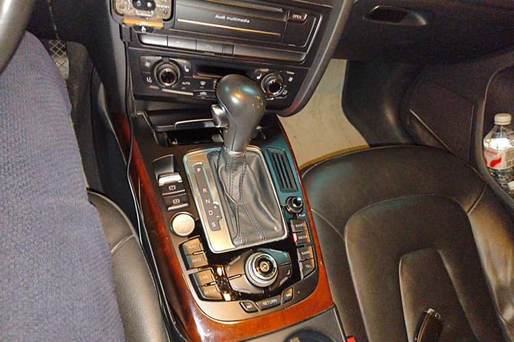 Used Audi A4L 2012 2.0 TFSI Automatic Technology Model Gear Lever
