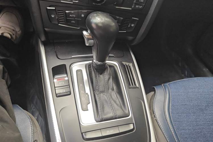 Used Audi A4L 2012 2.0 TFSI automatic standard version Gear Lever