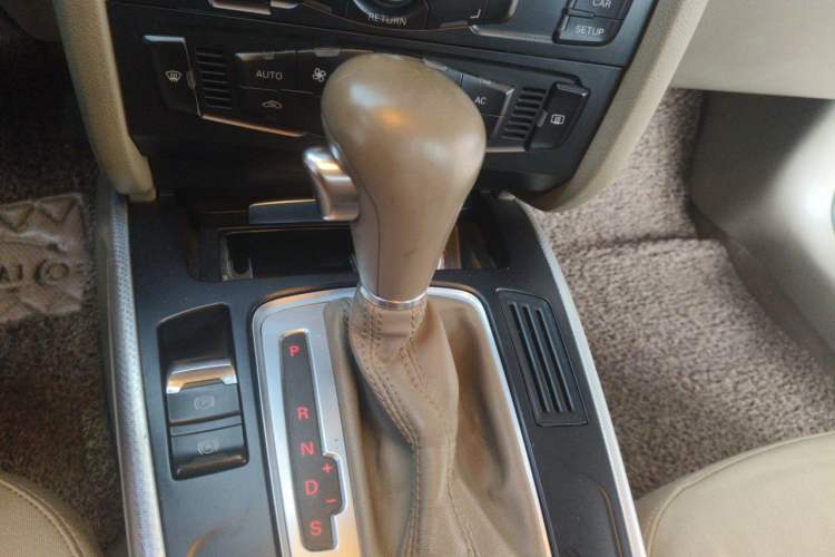 Used Audi A4L 2012 2.0 TFSI automatic standard version Gear Lever