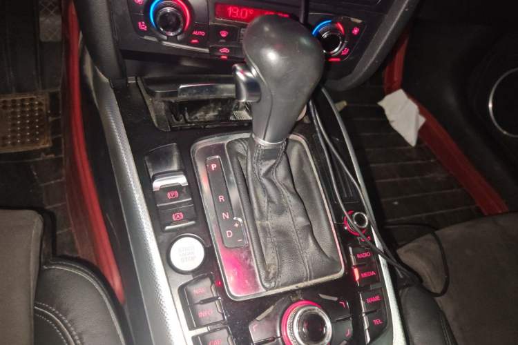 Used Audi A4L 2012 2.0 TFSI automatic sporty version Gear Lever