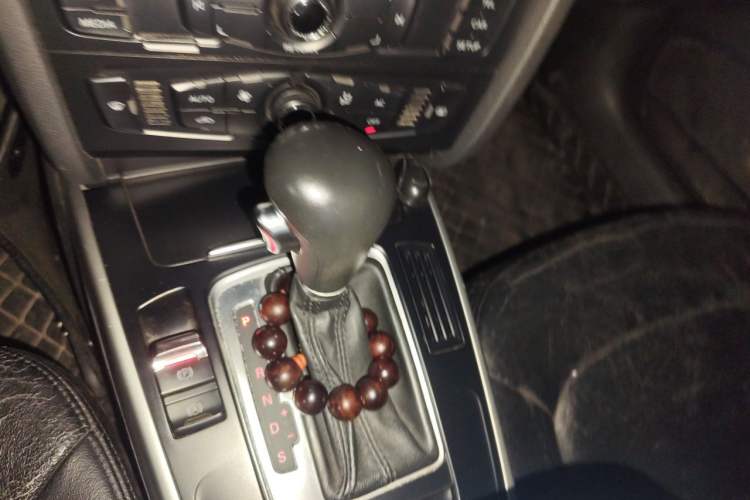 Used Audi A4L 2012 1.8 TFSI Automatic Comfort Model Gear Lever