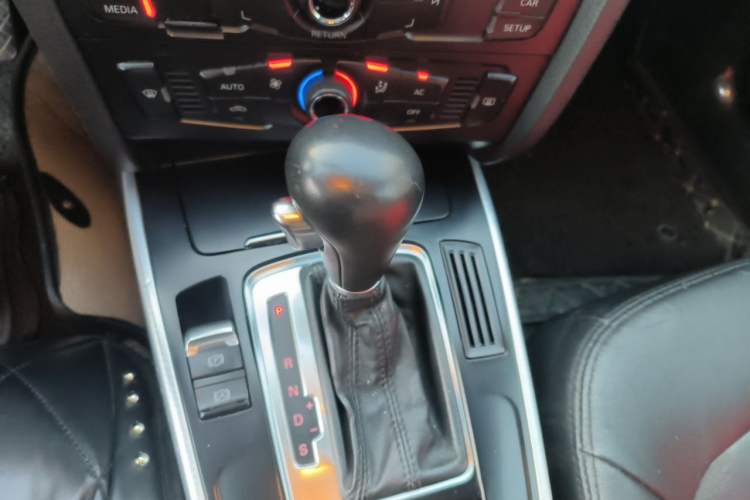 Used Audi A4L 2012 2.0 TFSI automatic standard version Gear Lever