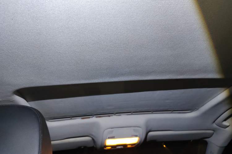 Used Audi A4L 2012 2.0 TFSI automatic Comfort trim level Headliner