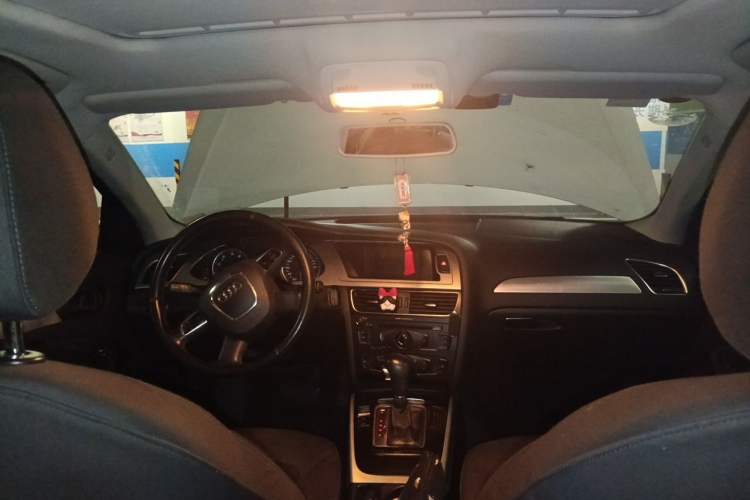 Used Audi A4L 2012 2.0 TFSI automatic standard version Headliner