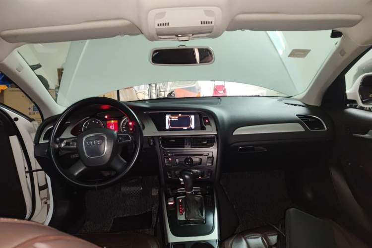 Used Audi A4L 2012 2.0 TFSI automatic standard version Headliner