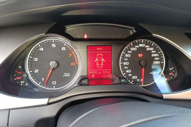 Used Audi A4L 2012 2.0 TFSI automatic standard version Instrument Cluster