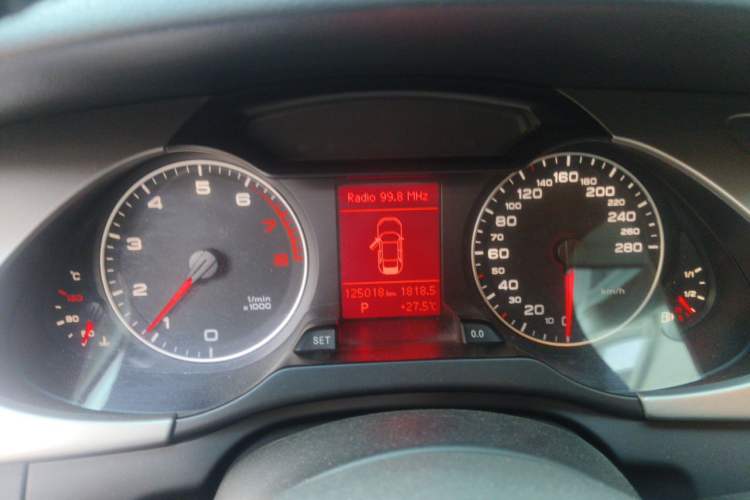 Used Audi A4L 2012 2.0 TFSI automatic standard version Instrument Cluster