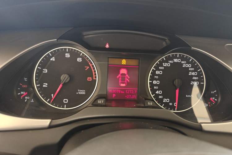 Used Audi A4L 2012 2.0 TFSI automatic standard version Instrument Cluster