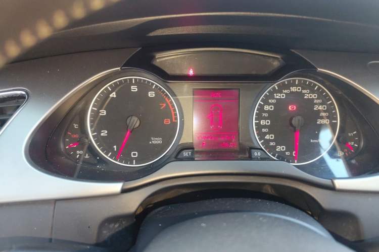 Used Audi A4L 2012 2.0 TFSI automatic standard version Instrument Cluster
