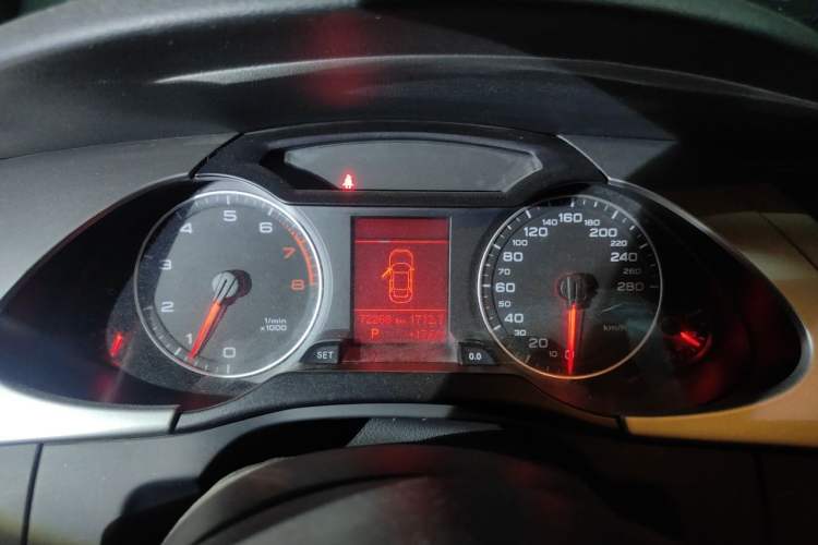 Used Audi A4L 2012 2.0 TFSI automatic standard version Instrument Cluster