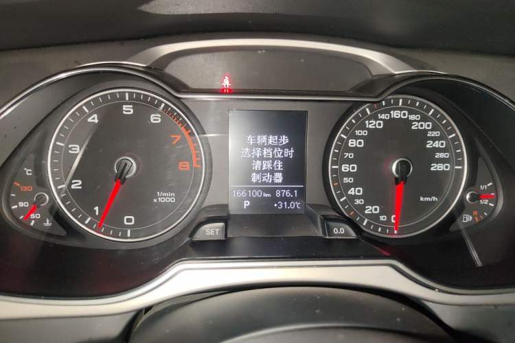 Used Audi A4L 2012 2.0 TFSI automatic Comfort trim level Instrument Cluster