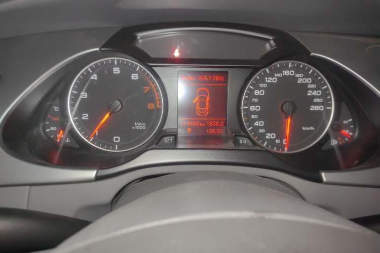 Used Audi A4L 2012 2.0 TFSI automatic Comfort trim level Instrument Cluster