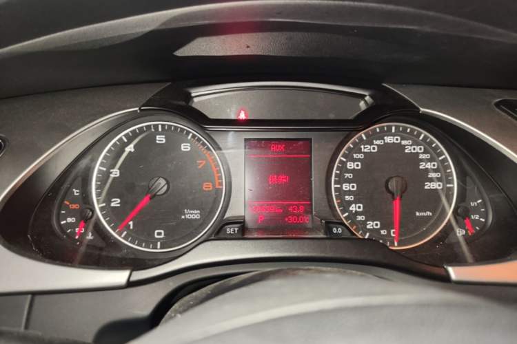 Used Audi A4L 2012 2.0 TFSI automatic standard version Instrument Cluster