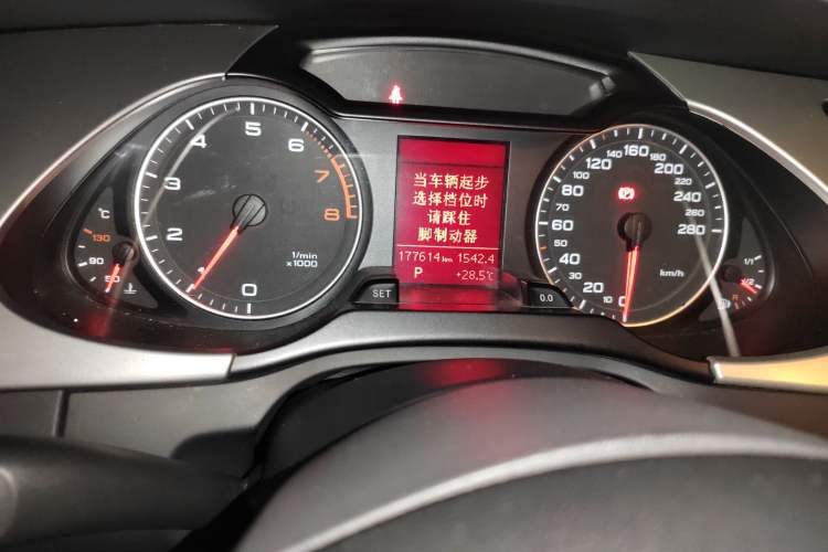 Used Audi A4L 2012 2.0 TFSI automatic Comfort trim level Instrument Cluster