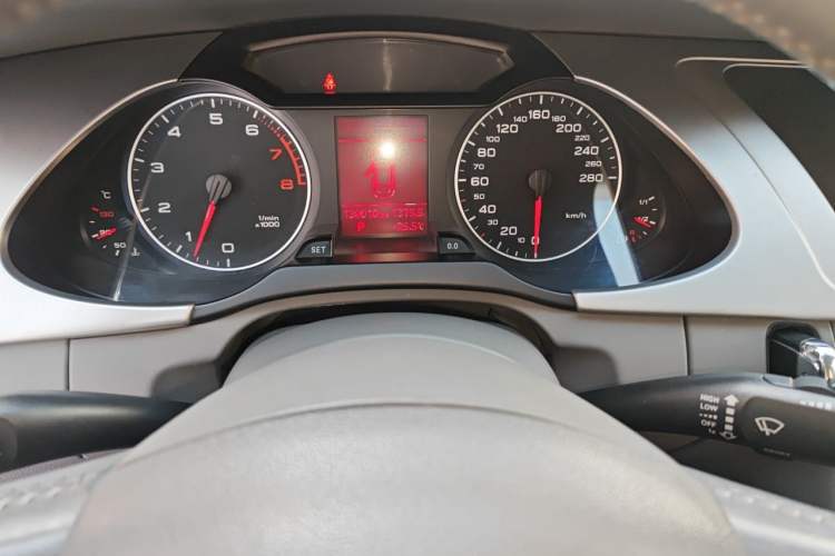 Used Audi A4L 2012 2.0 TFSI automatic standard version Instrument Cluster