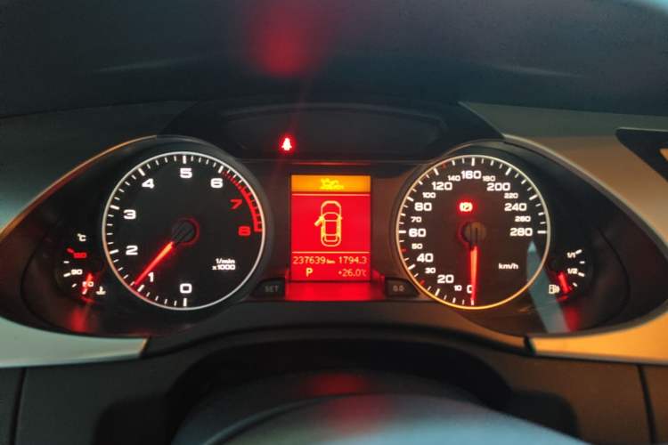 Used Audi A4L 2012 2.0 TFSI automatic standard version Instrument Cluster