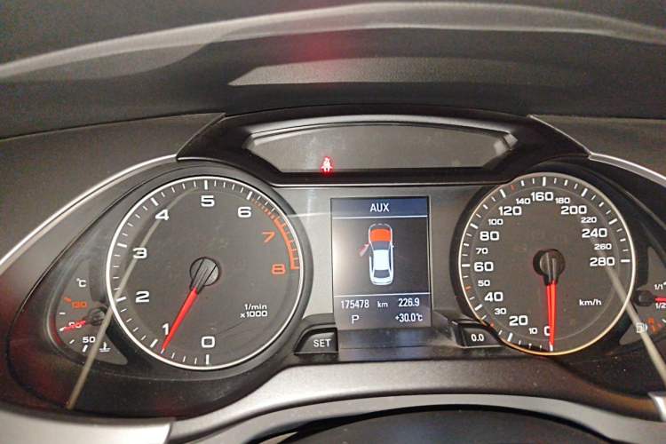 Used Audi A4L 2012 2.0 TFSI Automatic Technology Model Instrument Cluster