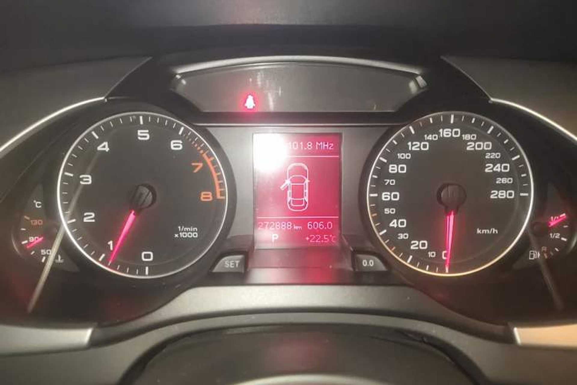 Used Audi A4L 2012 2.0 TFSI automatic Comfort trim level Instrument Cluster