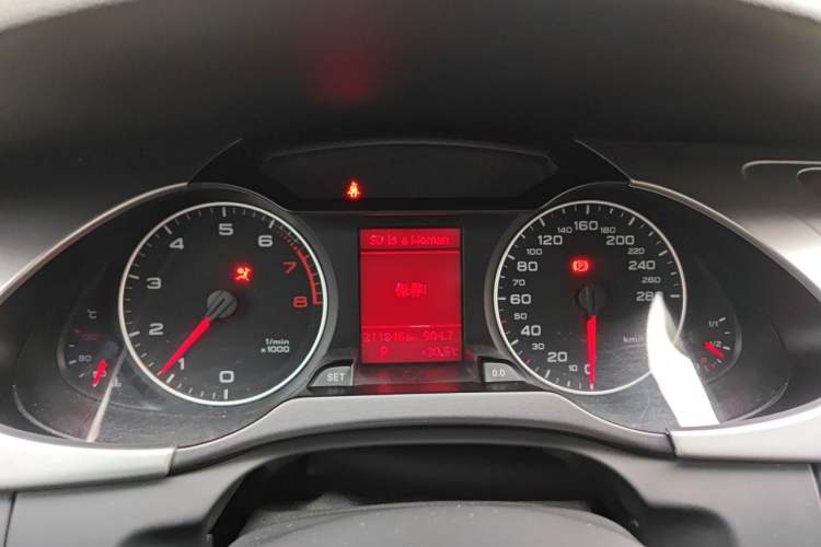 Used Audi A4L 2012 2.0 TFSI automatic standard version Instrument Cluster
