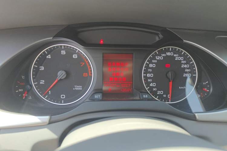 Used Audi A4L 2012 2.0 TFSI automatic Comfort trim level Instrument Cluster