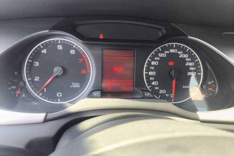 Used Audi A4L 2012 2.0 TFSI automatic standard version Instrument Cluster