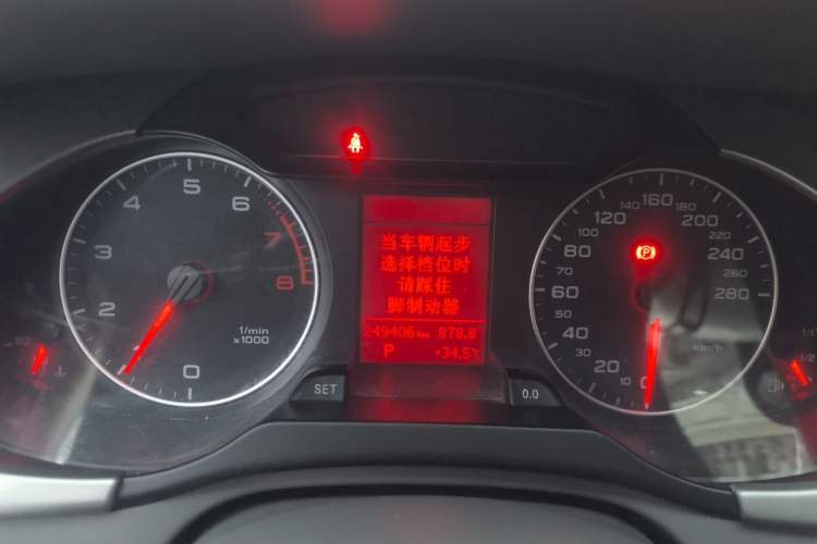 Used Audi A4L 2012 2.0 TFSI automatic Comfort trim level Instrument Cluster