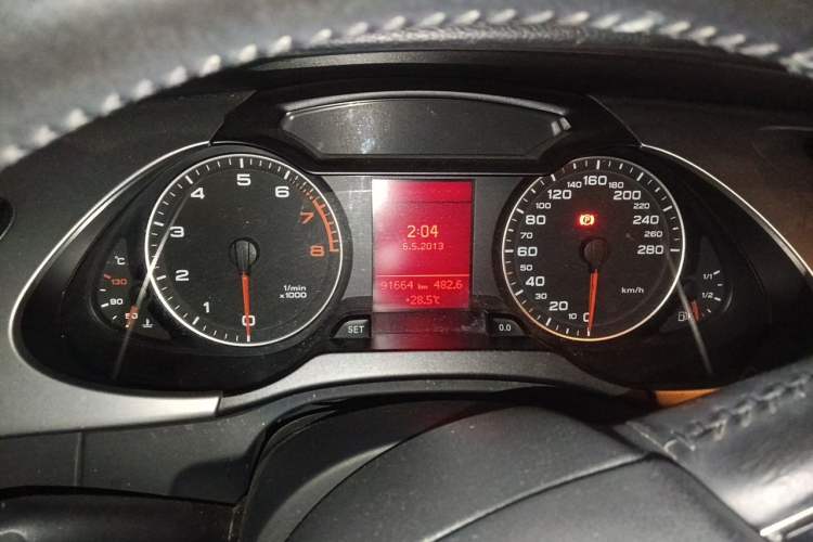 Used Audi A4L 2012 2.0 TFSI automatic standard version Instrument Cluster