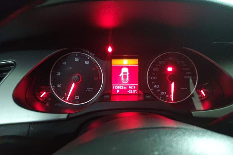 Used Audi A4L 2012 2.0 TFSI automatic standard version Instrument Cluster