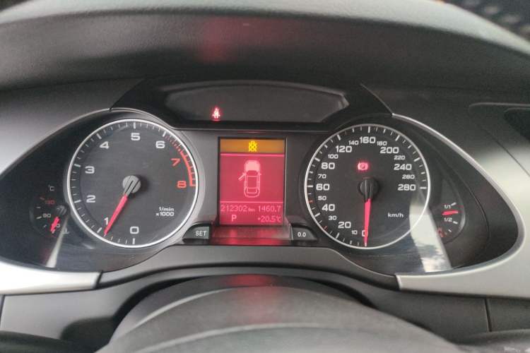 Used Audi A4L 2012 2.0 TFSI automatic standard version Instrument Cluster