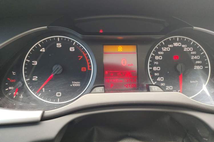 Used Audi A4L 2012 2.0 TFSI automatic Comfort trim level Instrument Cluster