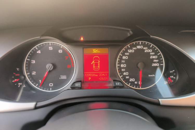 Used Audi A4L 2012 2.0 TFSI automatic standard version Instrument Cluster