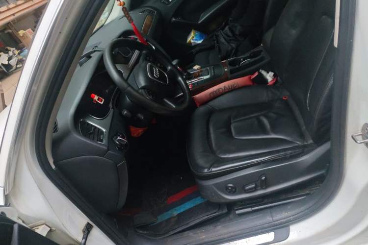 Used Audi A4L 2012 2.0 TFSI automatic Comfort trim level Left Front Seat