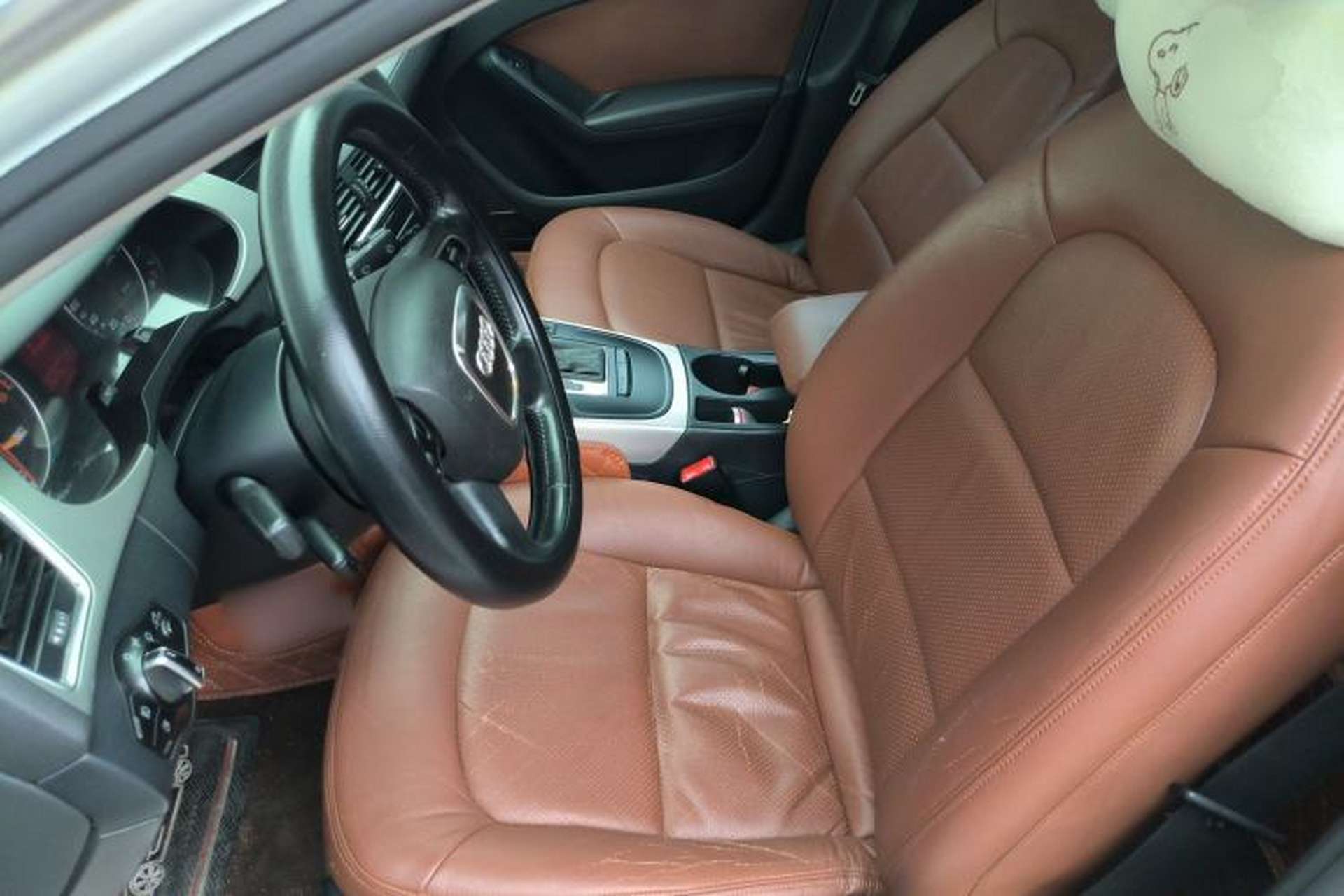 Used Audi A4L 2012 2.0 TFSI automatic standard version Left Front Seat