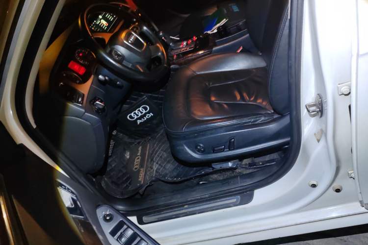Used Audi A4L 2012 2.0 TFSI automatic Comfort trim level Left Front Seat