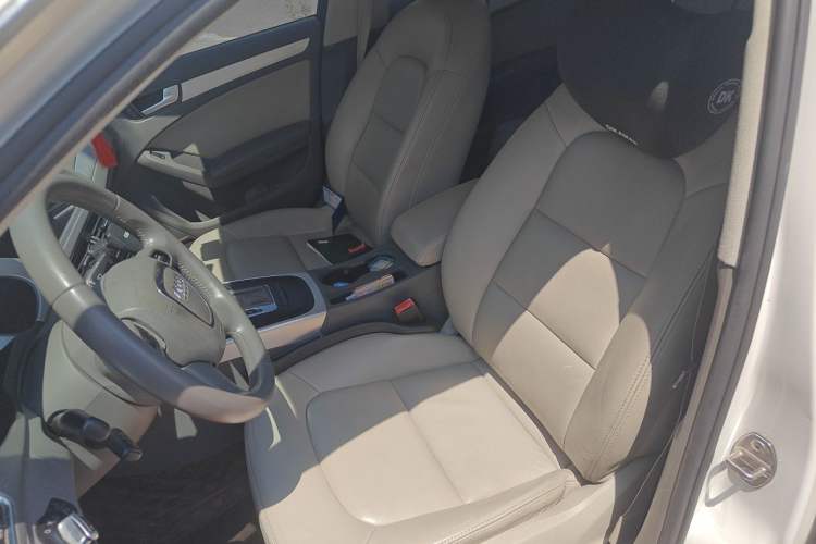 Used Audi A4L 2012 2.0 TFSI automatic Comfort trim level Left Front Seat