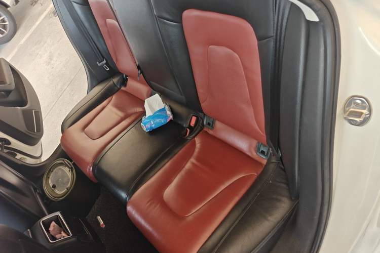 Used Audi A4L 2012 2.0 TFSI automatic standard version Left Rear Seat