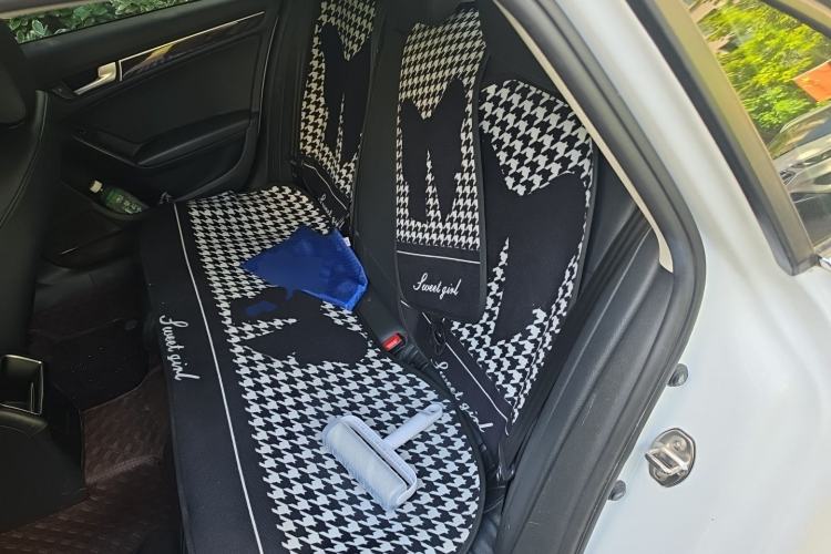 Used Audi A4L 2012 2.0 TFSI automatic Comfort trim level Left Rear Seat