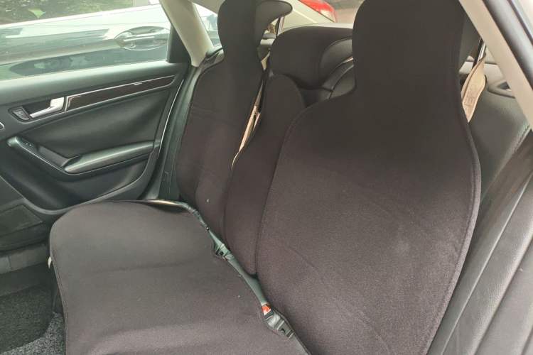 Used Audi A4L 2012 2.0 TFSI automatic Comfort trim level Left Rear Seat