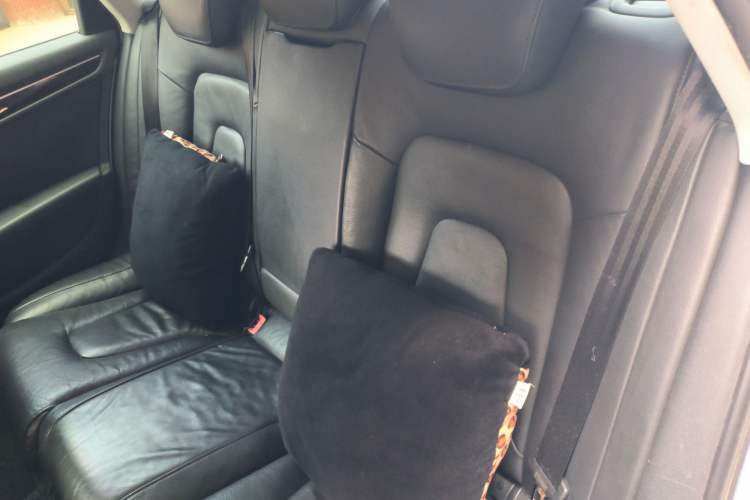 Used Audi A4L 2012 2.0 TFSI automatic Comfort trim level Left Rear Seat
