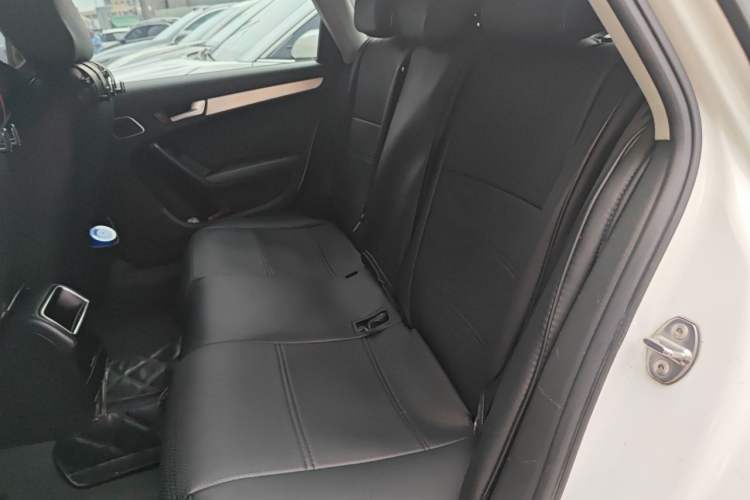 Used Audi A4L 2012 2.0 TFSI automatic standard version Left Rear Seat