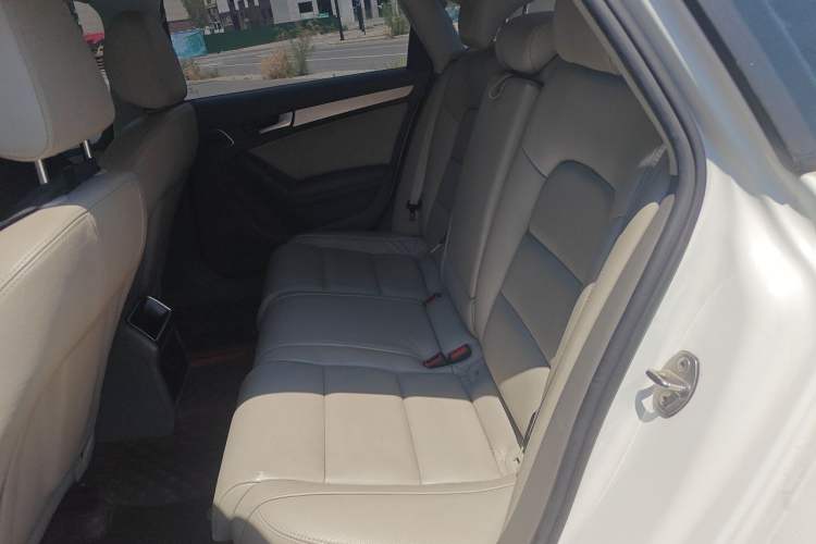 Used Audi A4L 2012 2.0 TFSI automatic Comfort trim level Left Rear Seat
