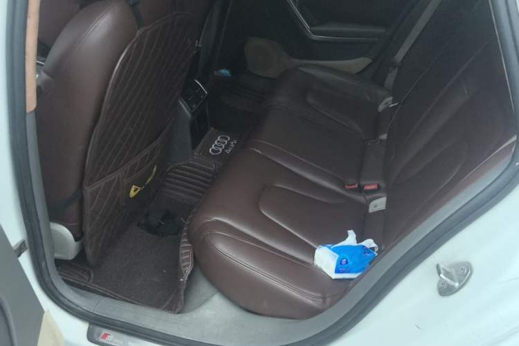 Used Audi A4L 2012 2.0 TFSI automatic Comfort trim level Left Rear Seat