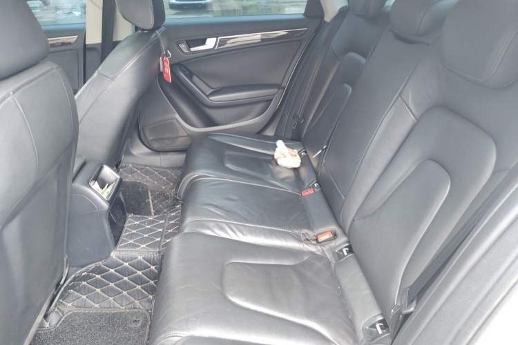 Used Audi A4L 2012 2.0 TFSI automatic Comfort trim level Left Rear Seat