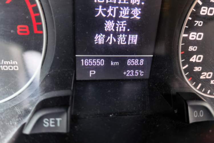 Used Audi A4L 2012 2.0 TFSI automatic luxury version Odometer Close Up
