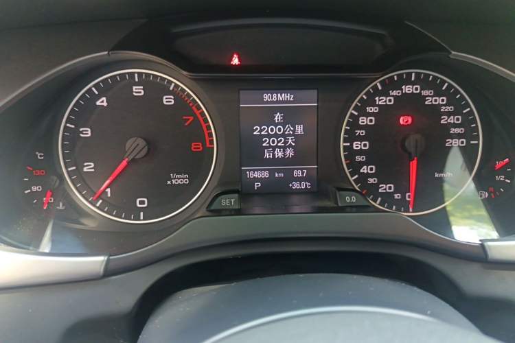 Used Audi A4L 2012 2.0 TFSI Automatic Technology Model Odometer Close Up