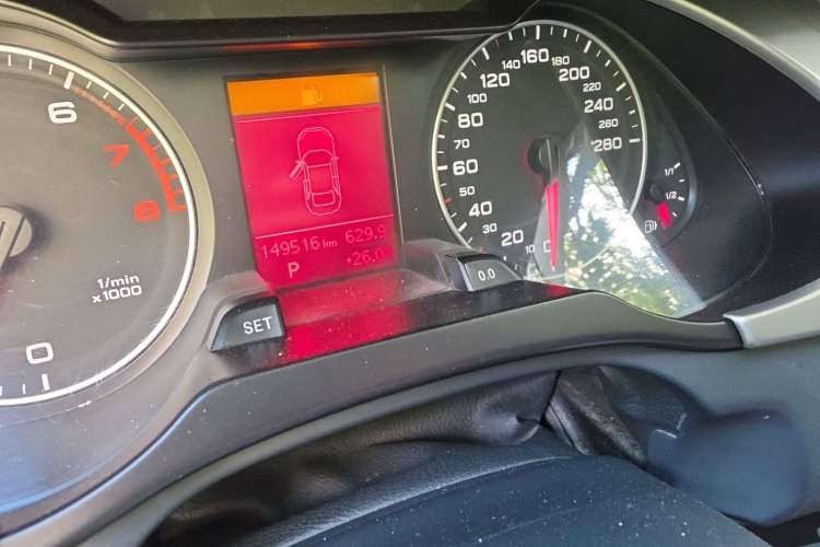 Used Audi A4L 2012 2.0 TFSI automatic Comfort trim level Odometer Close Up