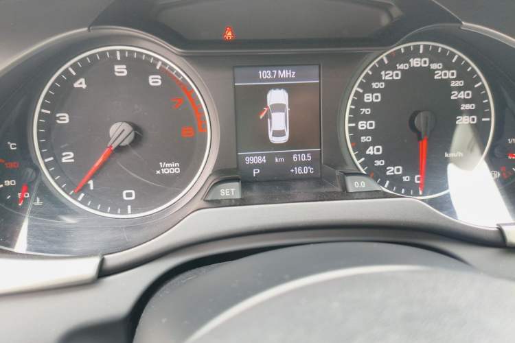 Used Audi A4L 2012 2.0 TFSI Automatic Technology Model Odometer Close Up
